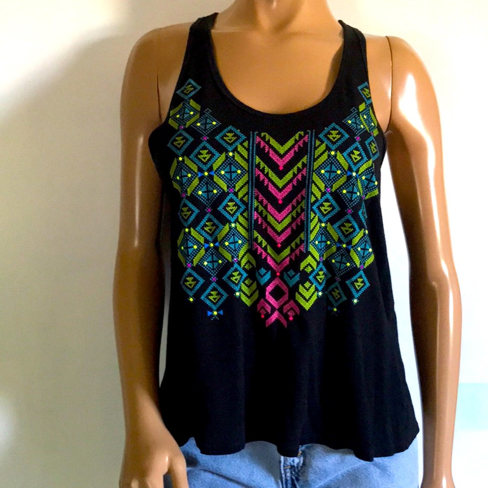 Comfortable tank top, summer ready!! Size large.